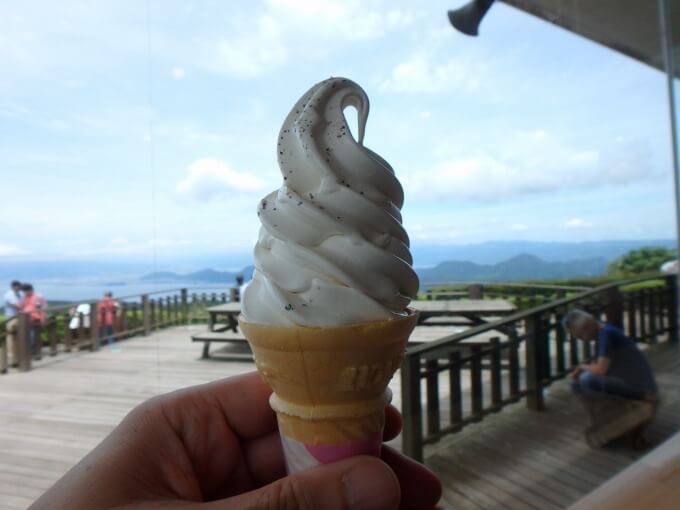 黒米ソフトクリーム　だるま山
